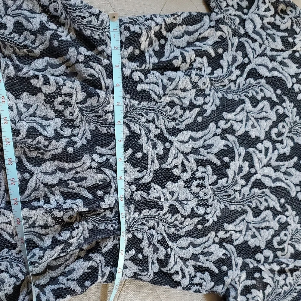 Ann Taylor Elegant Black and Gray Floral Women's Top - Picture 14 of 15